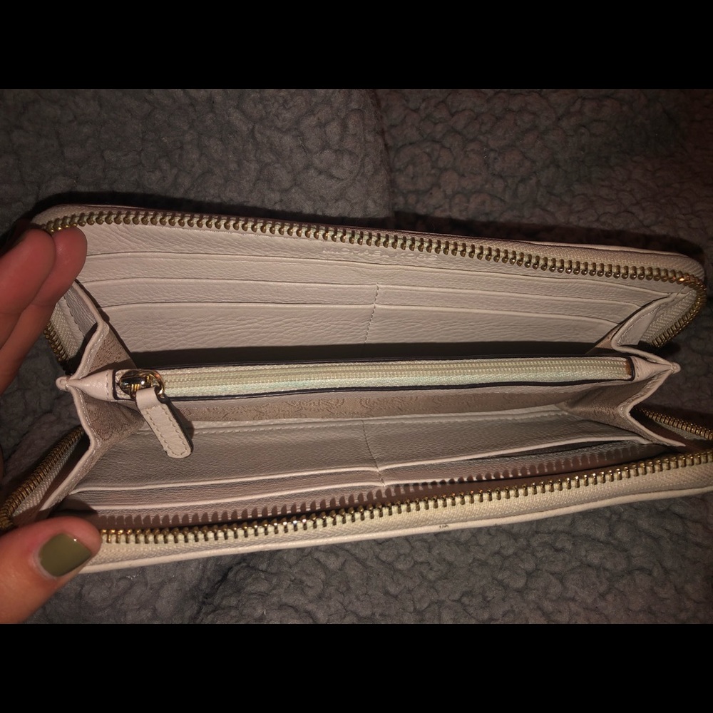 Michael Kors wallet - Picture 2 of 2